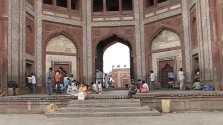 Buland Darwaza - Portti Fatehpur Sikrissä Intiassa