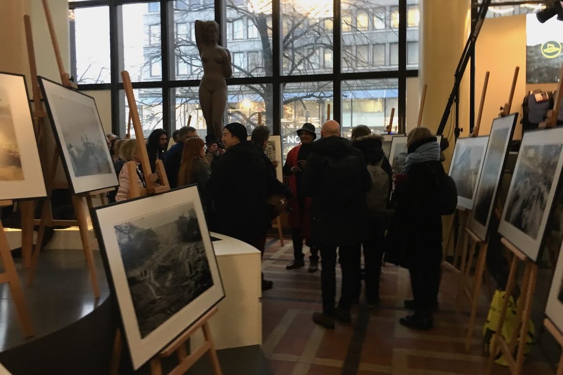 Raghu Rain valokuvanäyttelyn avajaiset Helsingissä