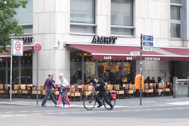 Ravintola ja cocktail bar Amrit Ebertstrassella Berliinissä