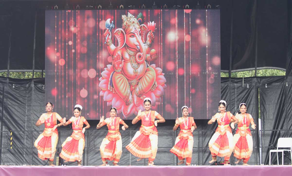 Hurmaavia tanssijoita Intia-päivässä