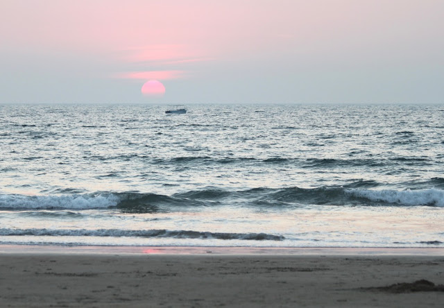 Auringonlasku Goan rannalla