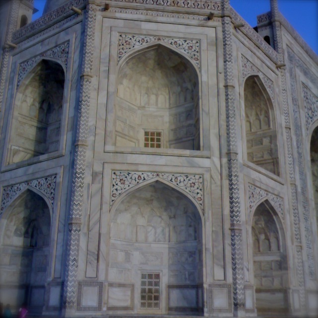 Taj Mahal kuvattuna Nokian kamerapuhelimella vuonna 2007