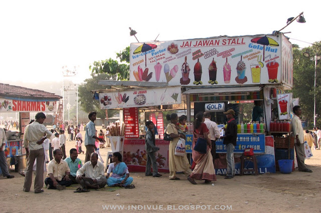 Jäätelöä Chowpatty beachilla Mumbaissa, NS2005