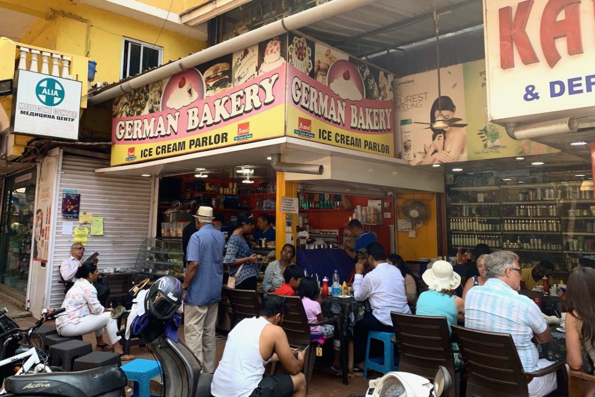 German Bakery sijaitsee Benaulimissa apteekin ja päivittäistavarakaupan välissä