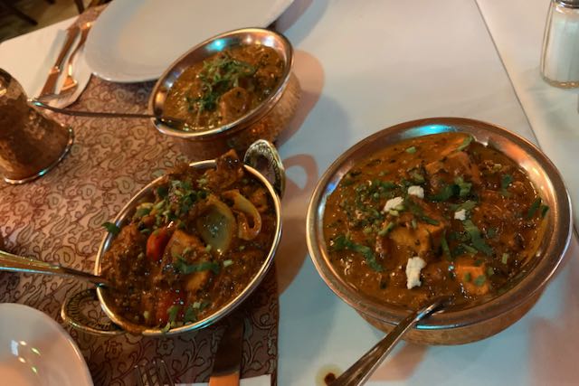 Intialaisia ruoka-annoksia, ravintola Indian Jewel