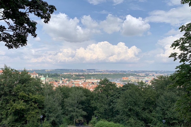 Näkymä Prahan kaupunkiin Petrin Hill -kukkulalta