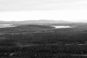 Kuusamo: järvi, kukkula ja metsä