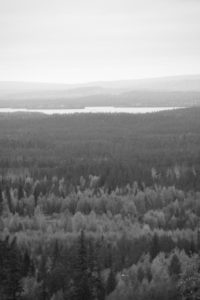 Näkymä Ruka-tunturin laelta: järvi