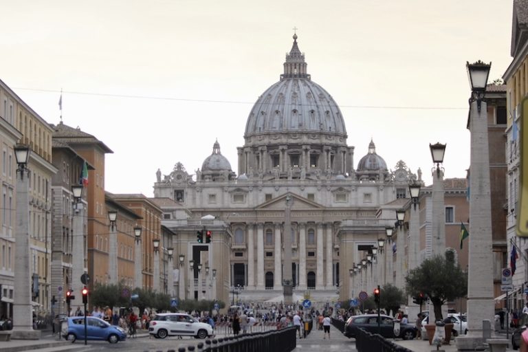 Unohtumaton matka Vatikaaniin avaa oven maailman suurimpiin salaisuuksiin