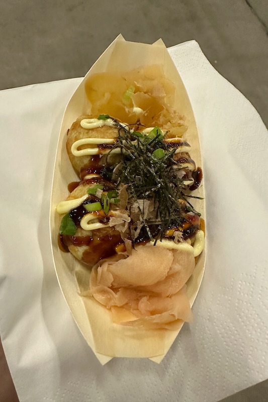 Japanilainen katuruoka takoyaki