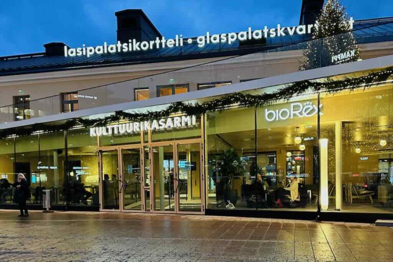 Café Kasarmi – streetview-kahvila säväytti Helsingissä | Video