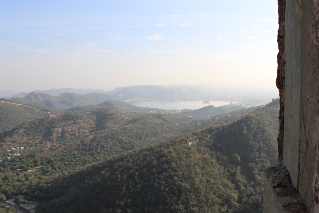 Jaigarh Fort ja Jaipurin vuoret Intiassa