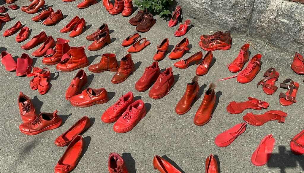 Red Shoes - taiteilija Elina Chauvet