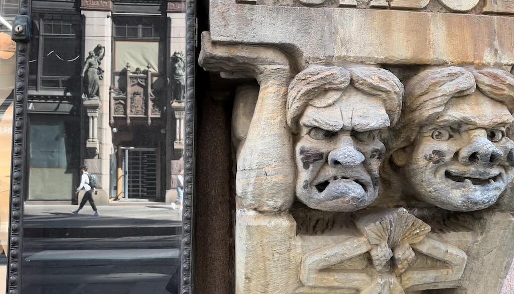 Kasvot seinässä Helsinki