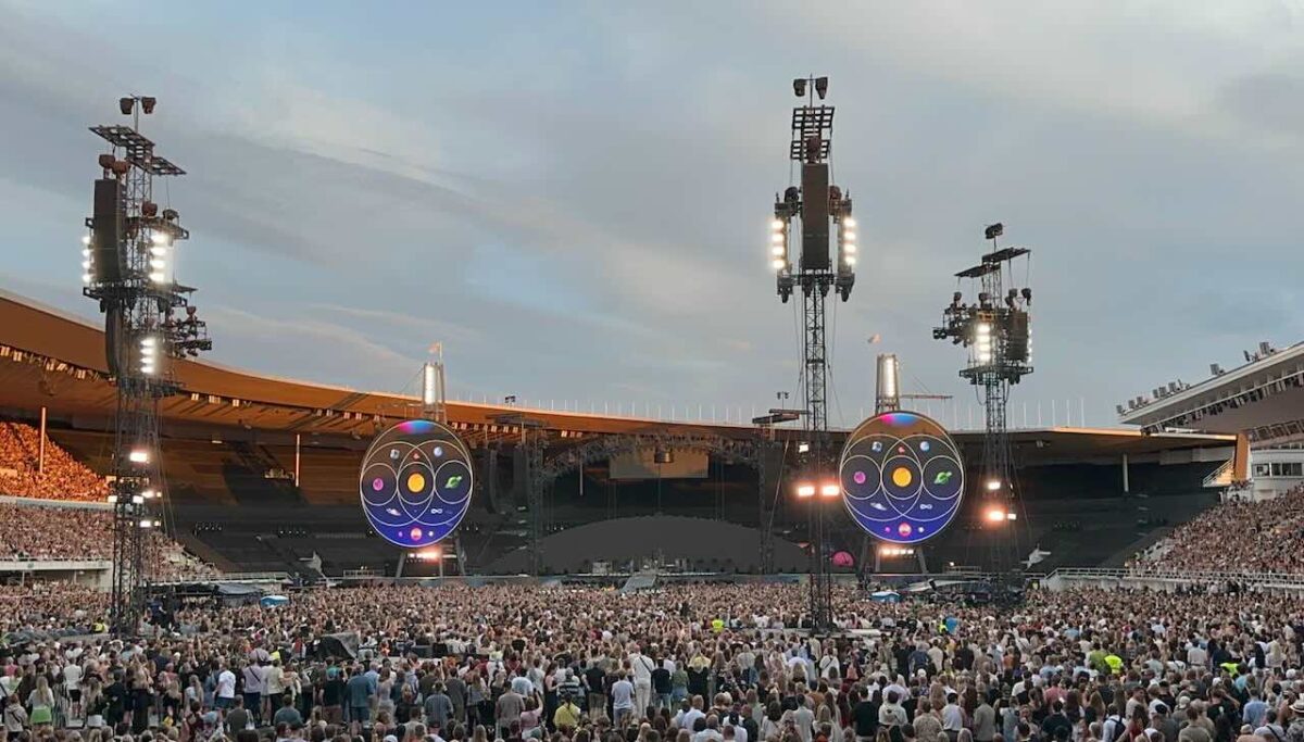 Coldplay ja Music of the Spheres -konserttikiertue Helsingissä Olympia Stadionilla