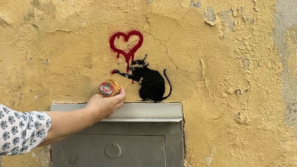 Olomouc juustoa ja Banksyn katutaidetta: hiiri