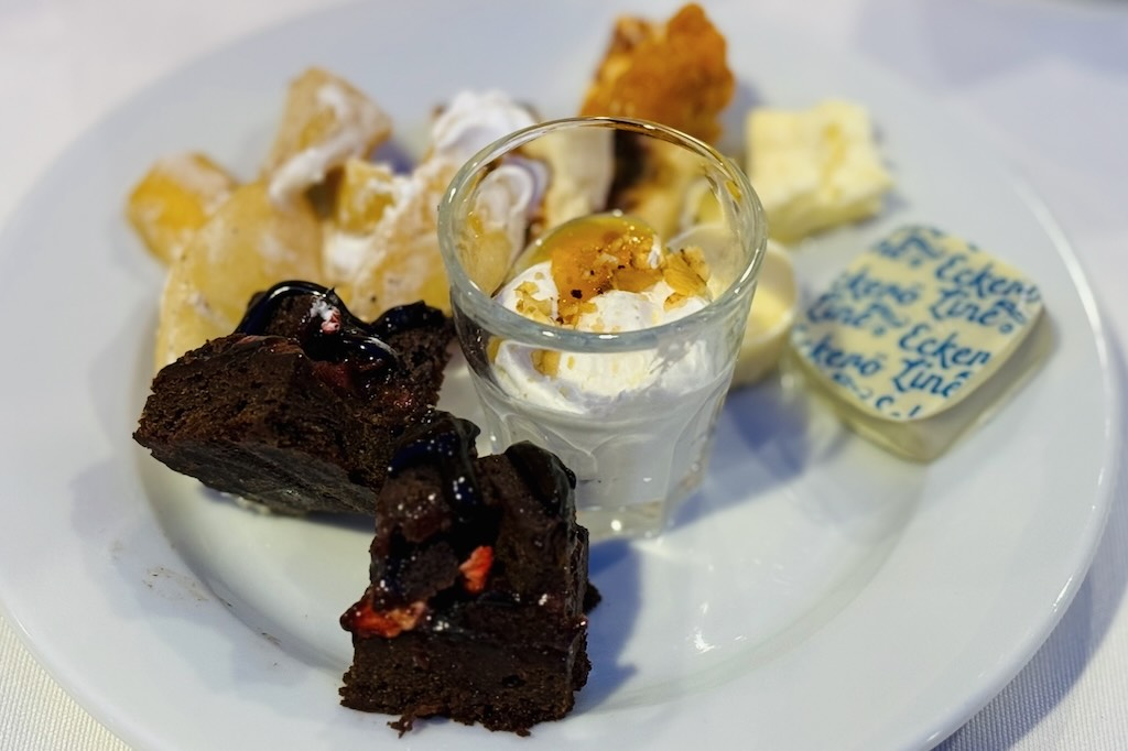 Eckerö buffetin jälkiruokia vuonna 2024