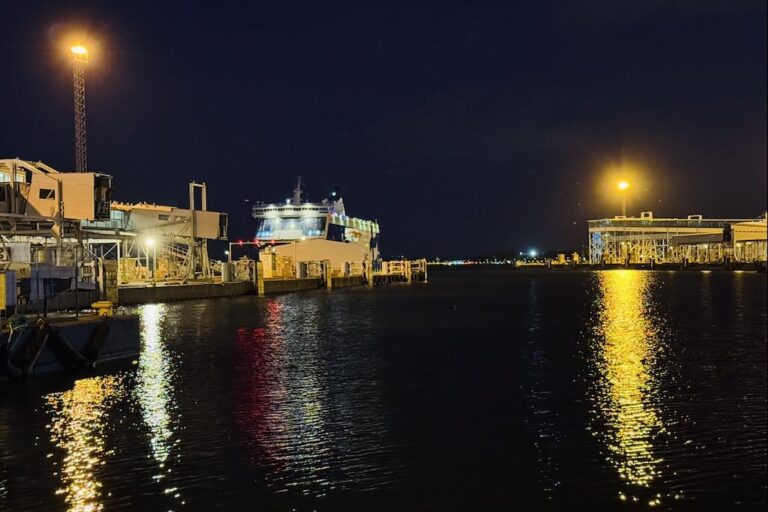 M/S Finlandia -laiva saapumassa Tallinnan satamaan