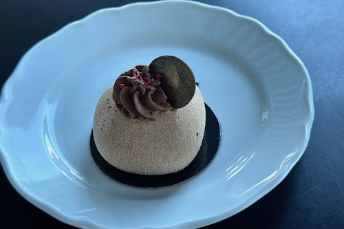 Gluteeniton leivonnainen Patisserie Teemu Aurassa Hakaniemessä