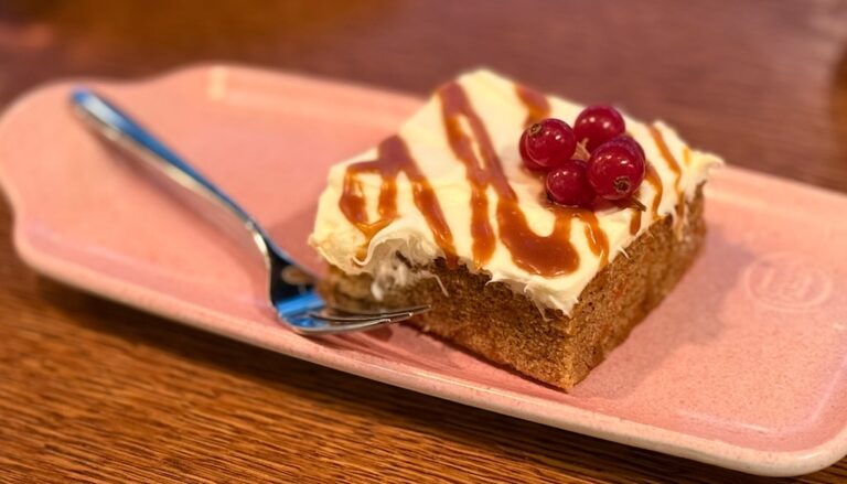 Porkkanakakkua La Torrefazione kahvilassa