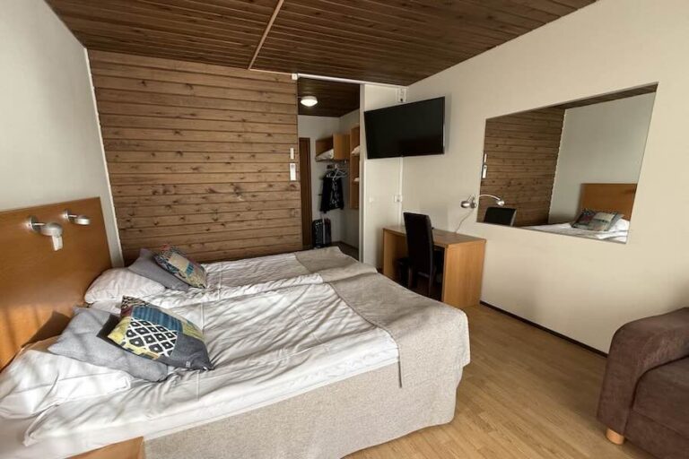 Hotelli Mesikämmenen huone Ähtärissä