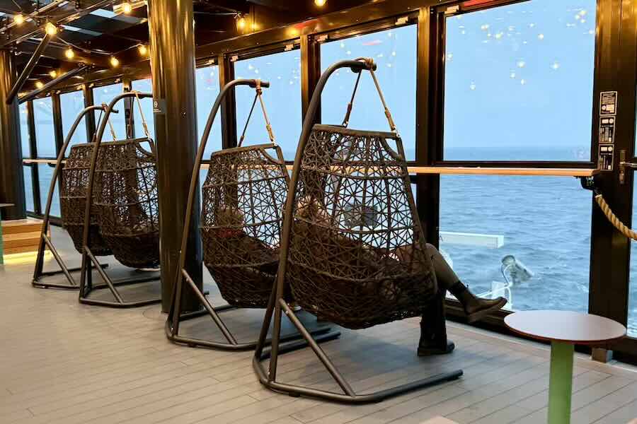 Tallink MyStar -laiva ja terassin riipputuolit