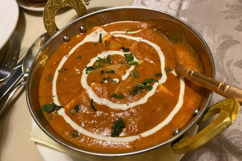 intialainen ravintolaruoka riiassa