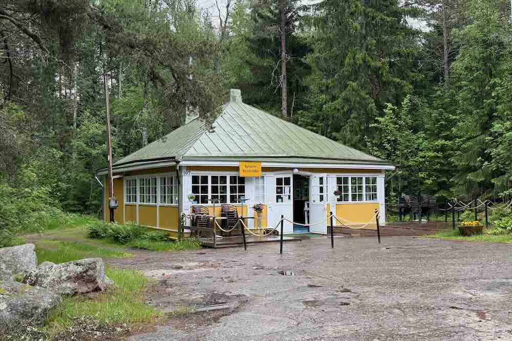 Keisarin Kesäherkku -kahvilasta  herkulliset gluteenittomat possot