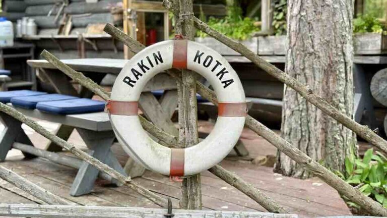 Pelastusrengas Rakinkotkan saarella
