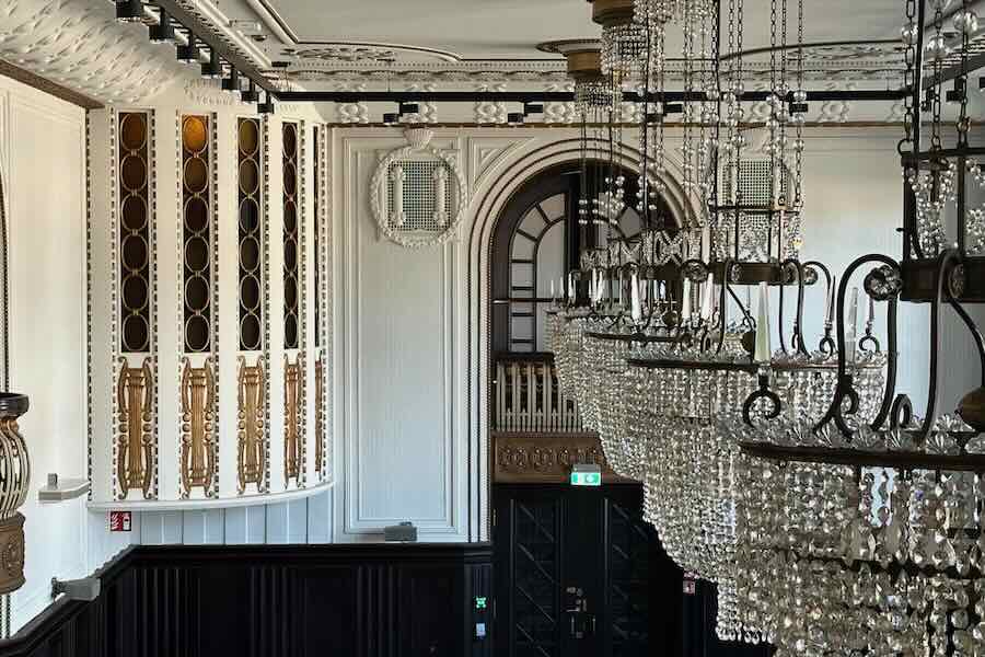 Valaisimet NH Collection Helsinki Grand Hansa -hotellin juhlahuoneistossa