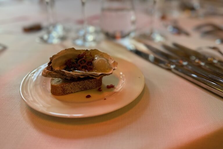 Valeosteri Idiazabal-juustokreemillä Bilbaon makumaailma Michelin-tähdellä