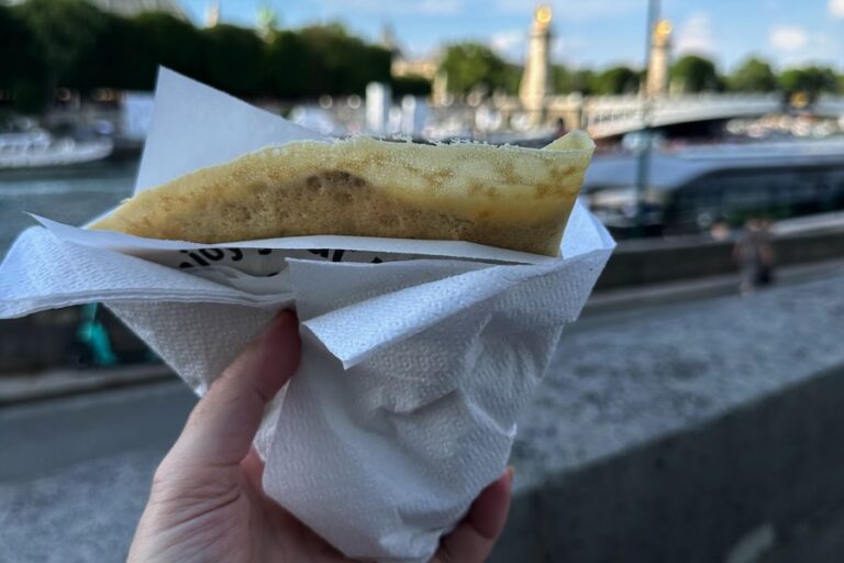 Crepes Pariisissa Seine-joen varrella
