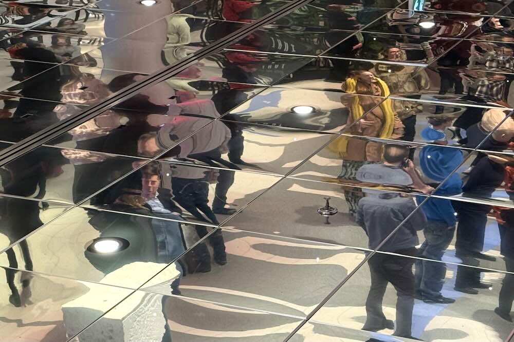 Kauhumusikaalin yleisöä Tamperetalossa