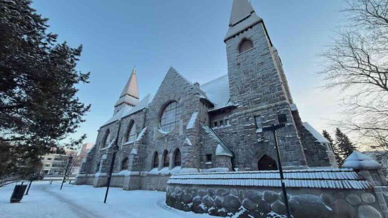 Tampereen tuomiokirkko talvella