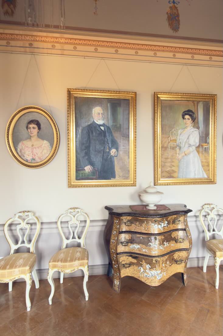 Malmgårdin kartanon sukuhistoriaa maalauksissa