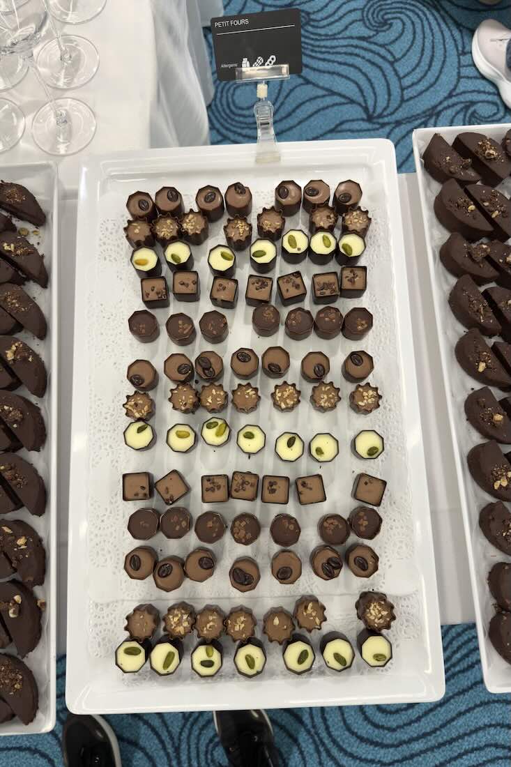 Suklaa Petit Four oluen kanssa