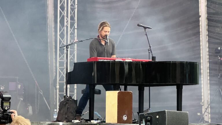 Hanson esiintymässä Turussa, Slot Festival 2024