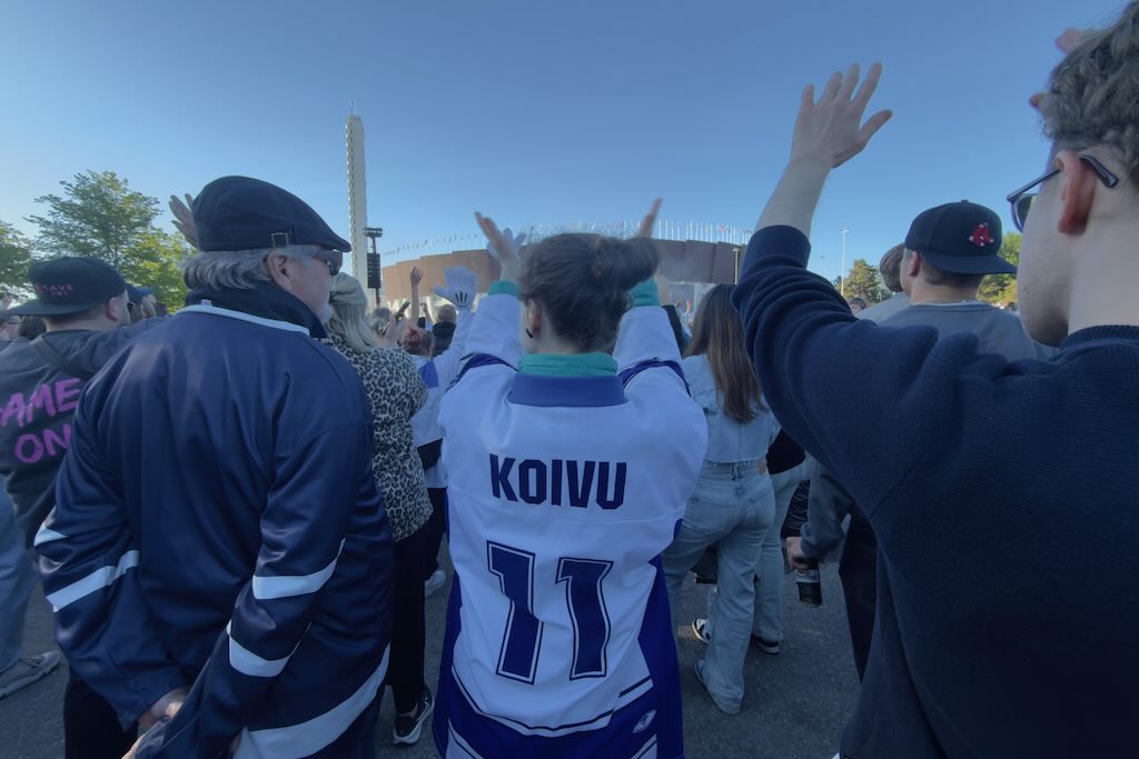 Koivu-paita lätläfanin yllä