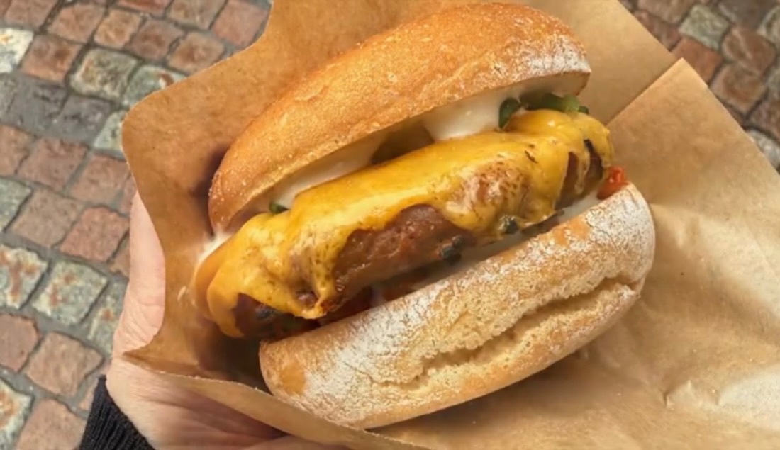 Gluteeniton kasvishampurilainen Burger Lovers festivaaleilla Helsingissä v. 2025