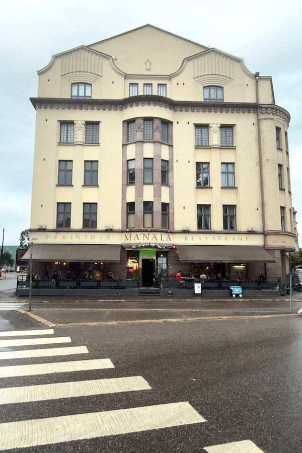 Ravintola Manalan terassi ja julkisivu