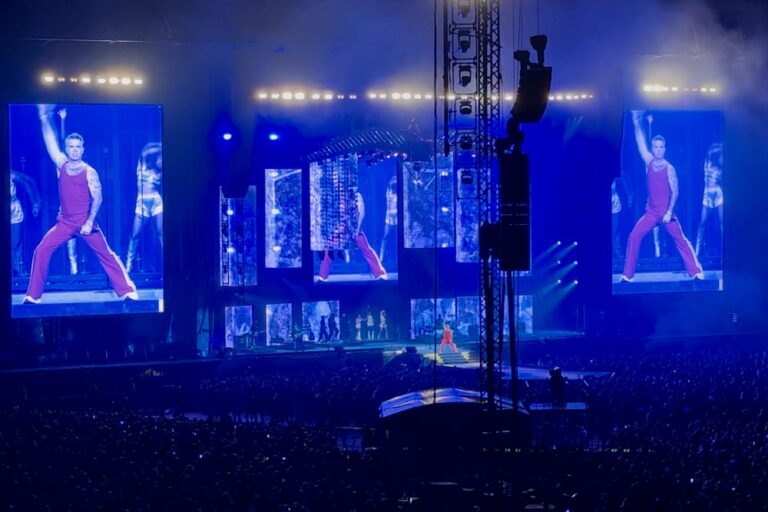 Robbie Williams livenä Helsingin Olympiastadionilla